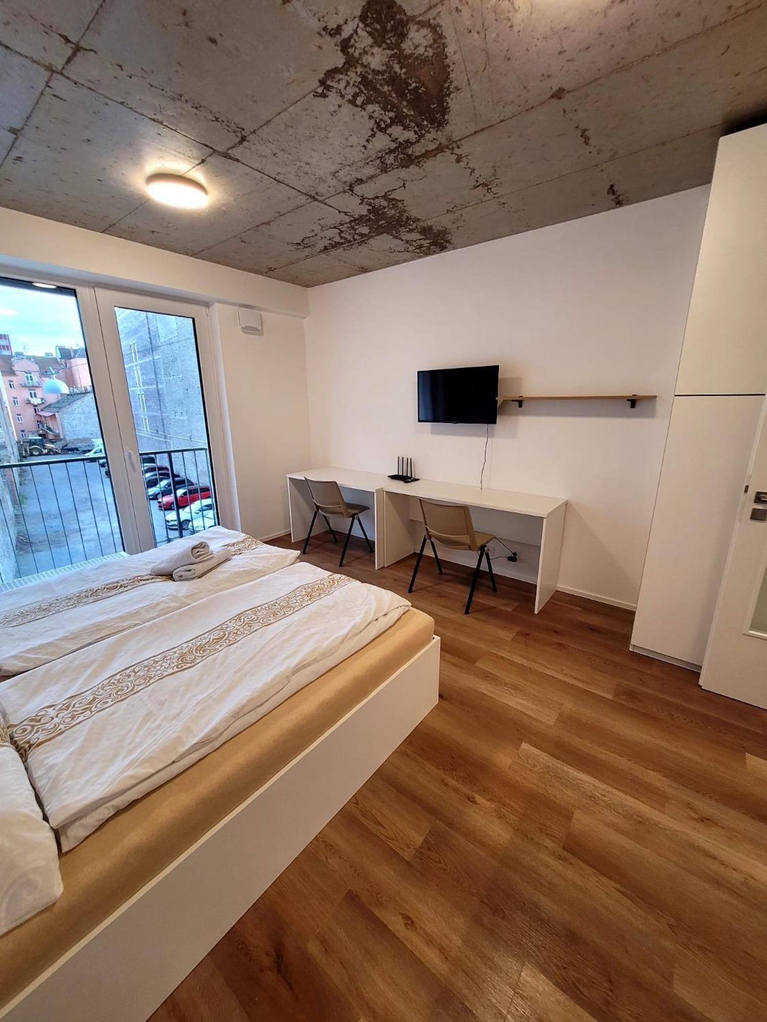 Street Apartments Brno Center Bagian luar foto